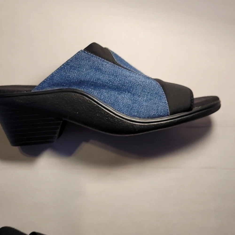 Women's Annie Clogs - Picture 2 of 9